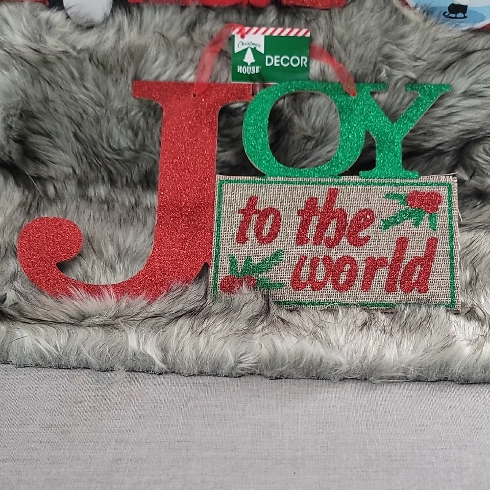 ✨3 for $15✨ Bundle sale –Festive Holiday Decor Set - Red, Green, White - Picture 6 of 11